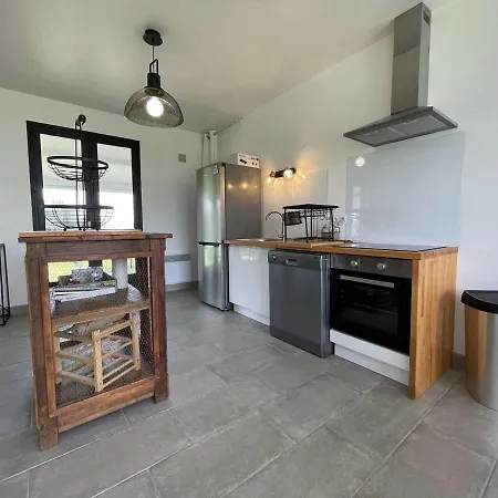 Hébergement de vacances Maison Calme 3 Pièces, 6 Couchages, WiFi, Parking - FR-1-246A-186